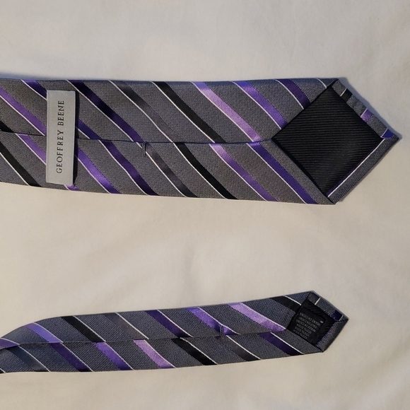 Men's Geoffrey Beene purple, grey and black stripped tie - Picture 4 of 5